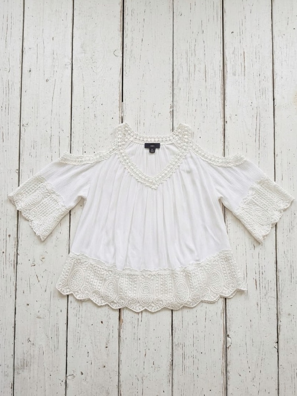 RAIN White Lace Cold Shoulder Blouse 2X Boho Floral Crochet Bell Sleeve Top